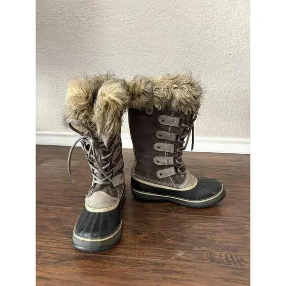 Sorel Joan of Arctic waterproof snow boot w/ faux fur trim, rubber sole, sz 5.5 - Picture 4 of 8